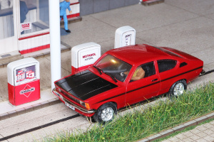 Opel Kadett C Coupe SR flamenco rot-schwarz