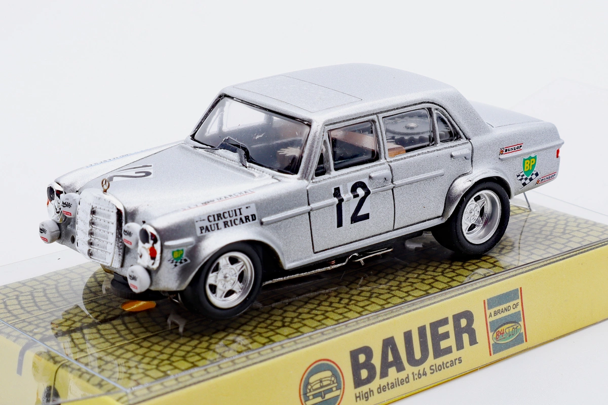 Mercedes-AMG 300SEL silber Paul Ricard
