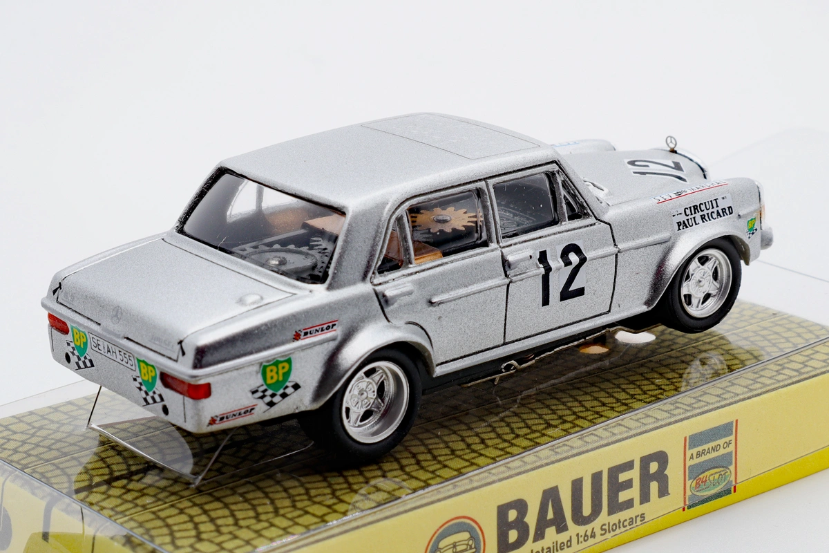 Mercedes-AMG 300SEL silber Paul Ricard