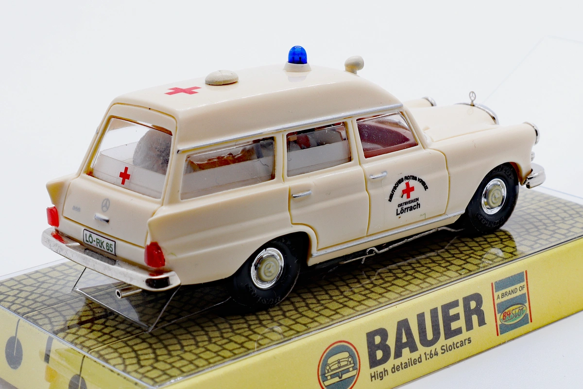 Mercedes Benz 200 Ambulanz elfenbein mit el. Blinklicht