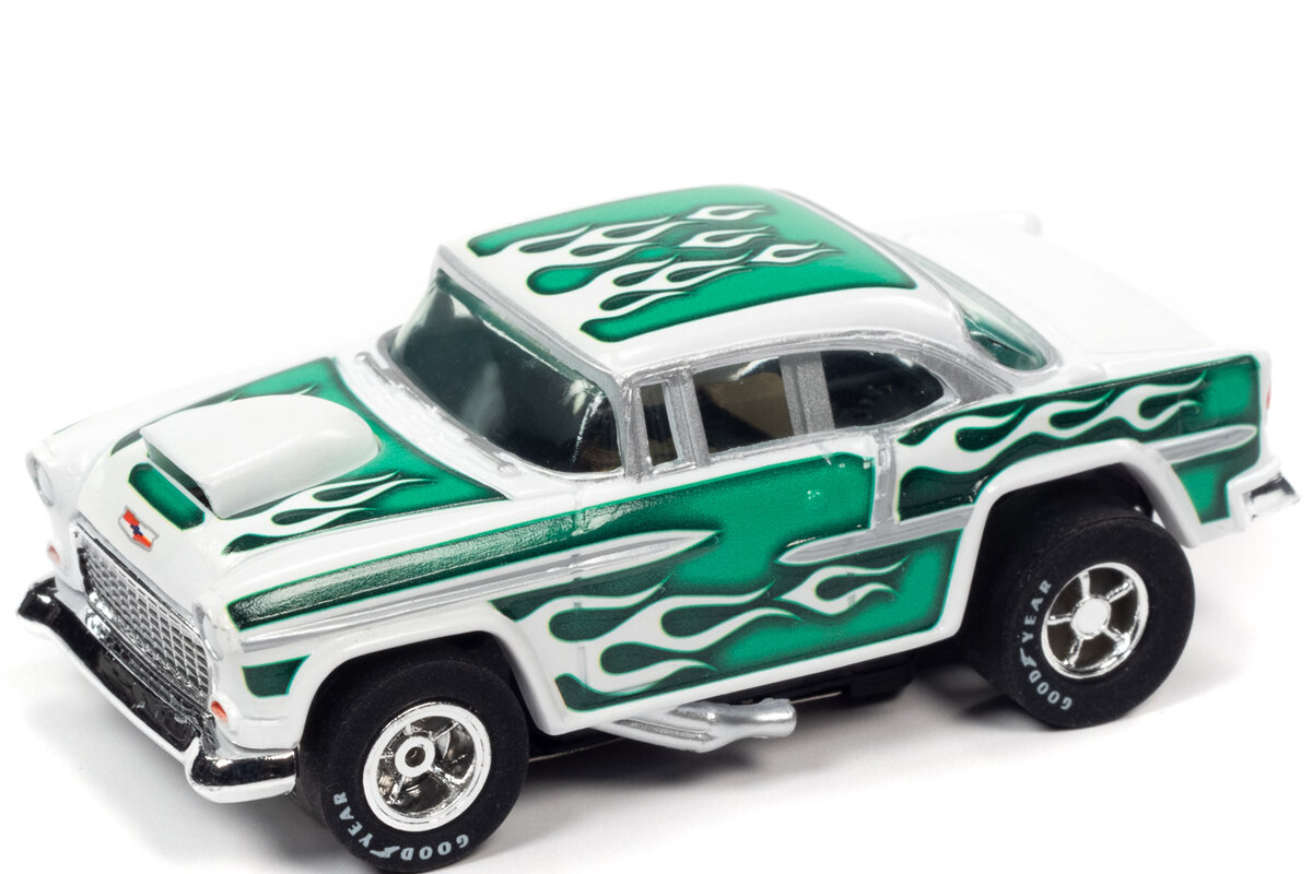 AutoWorld 1955 Chevrolet Bel Air green/white X-Traction Ultra-G 1/64,