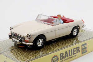 MGB Cabrio snow berry white.