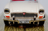 MGB Cabrio snow berry white.