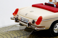 MGB Cabrio snow berry white.
