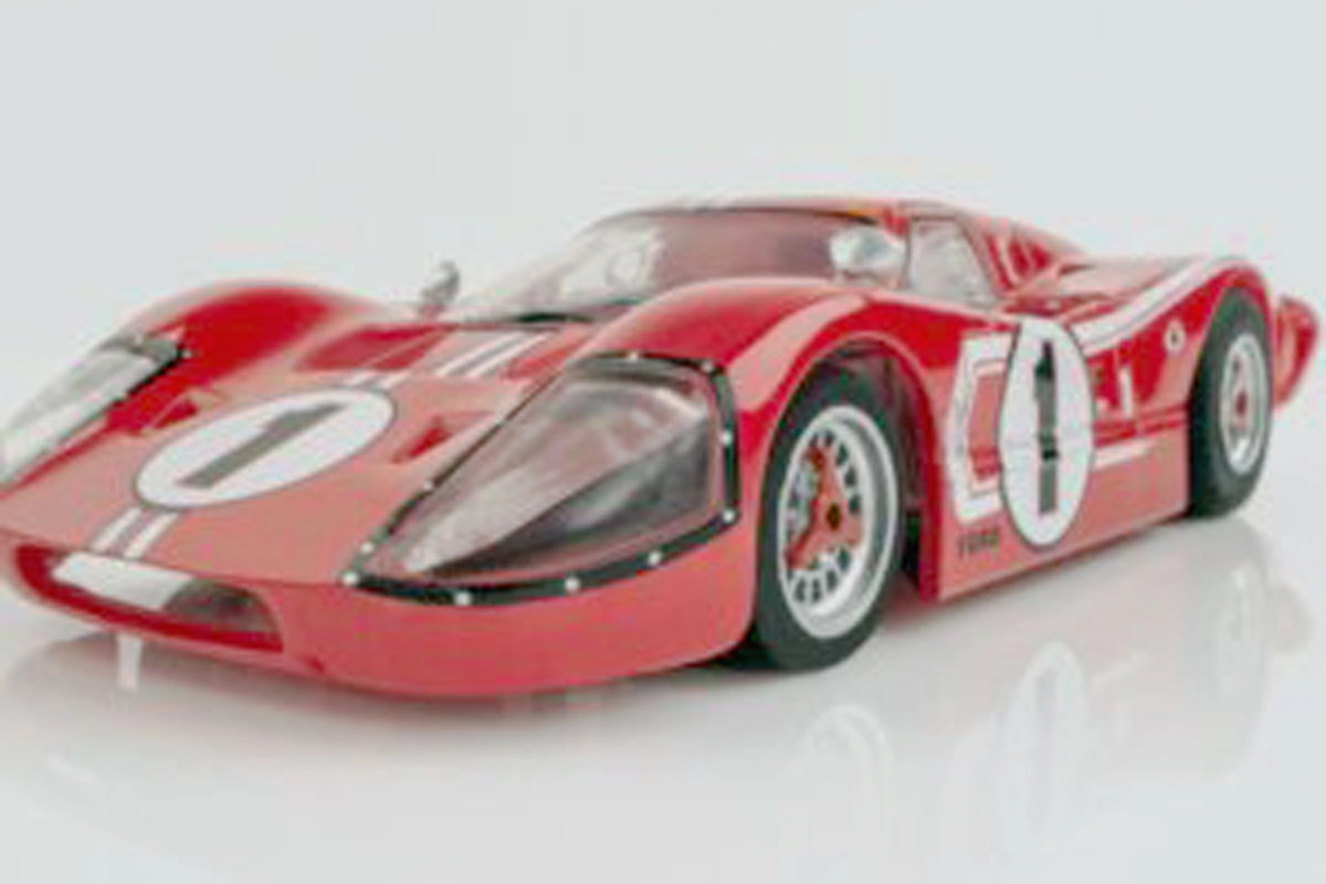 Ford GT40 Mark IV #1 rot LeMans