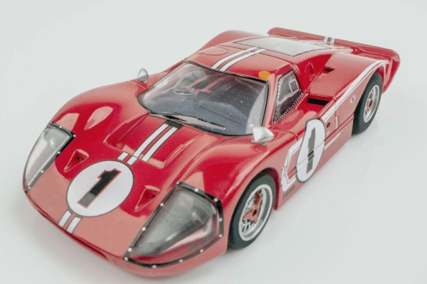 Ford GT40 Mark IV #1 rot LeMans gallery