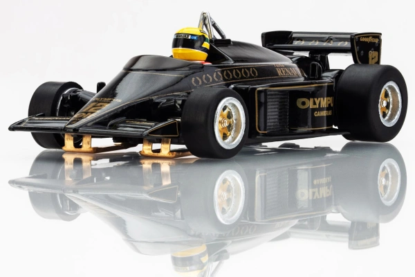 1985 Lotus 97T schwarz und gold gallery